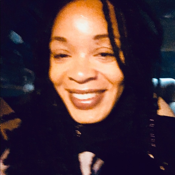 Meet your Posher, Janelle - Picture 1 of 1